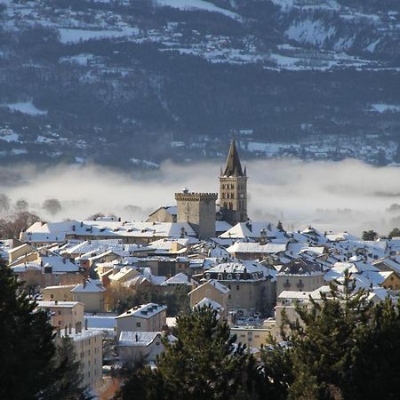 L'Hivernet, Grand Triplex Neuf Au Coeur D'Embrun Acces Facile Zewnętrze zdjęcie