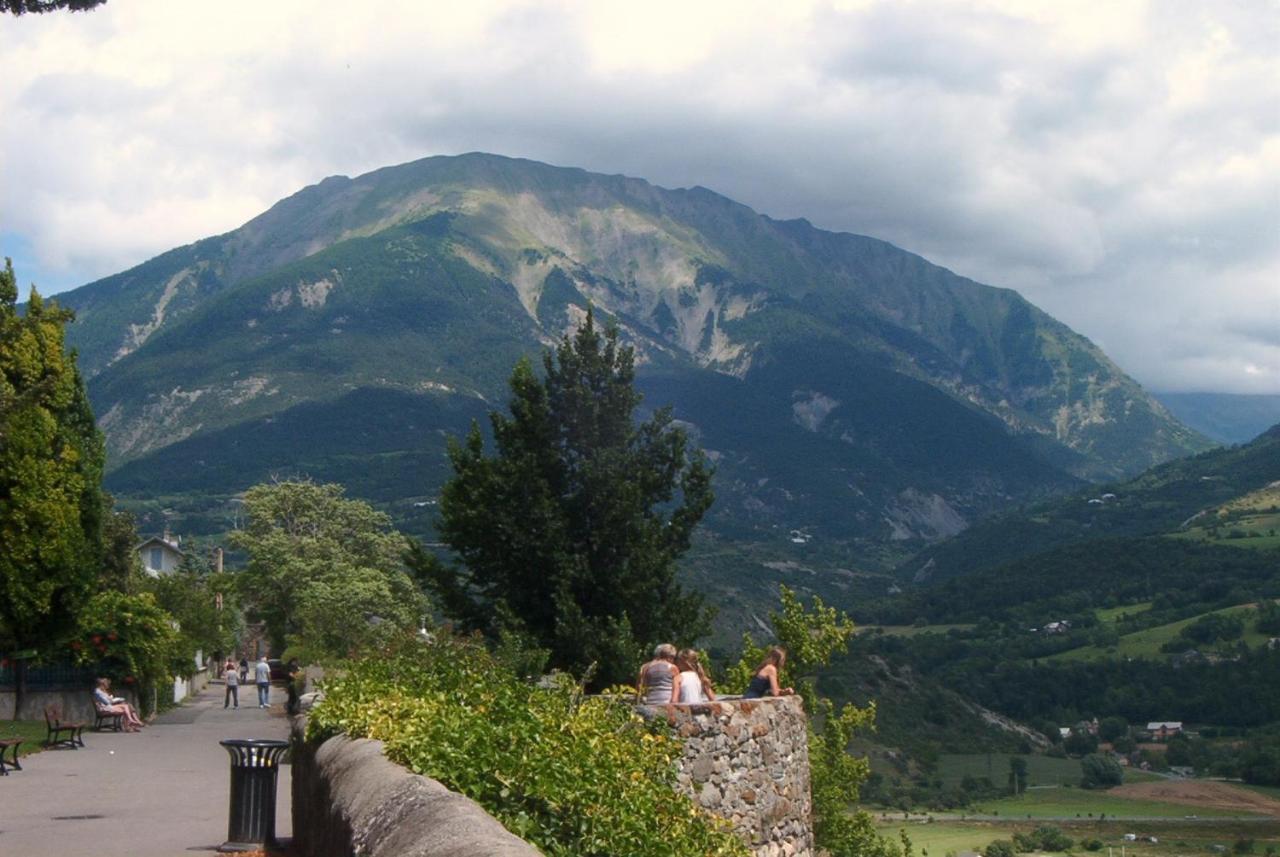 L'Hivernet, Grand Triplex Neuf Au Coeur D'Embrun Acces Facile Zewnętrze zdjęcie